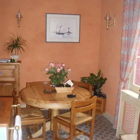 Vakantiehuis La Bouilloire, Demeure Historique Et De Caractere Du 19e Siecle. La Bouille